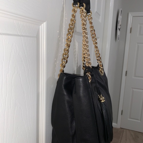 Valentino by Mario Valentino Black soft leather shoulder bag. - Picture 3 of 13